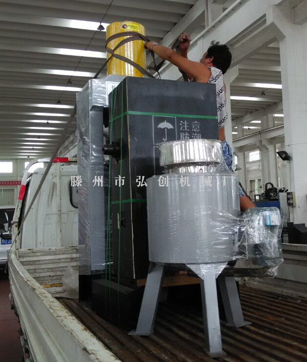 海南琼海订购的椰油压榨机(椰子油榨油机)已出厂
